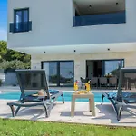 Villa Luxury Sabina With A View Of - By Istrabook *