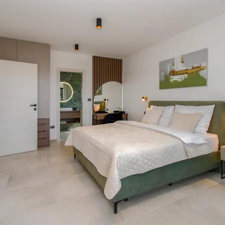 Villa Luxury Sabina With A View Of - By Istrabook Pola