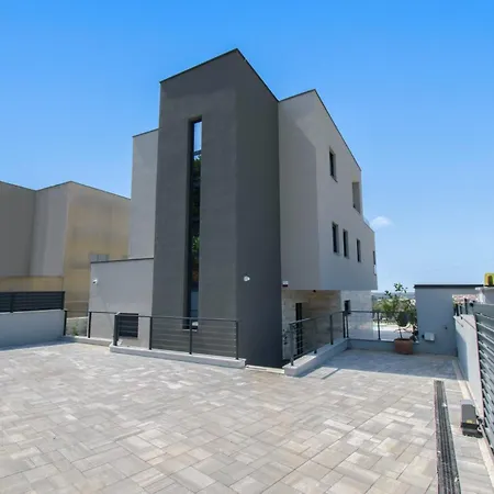 Luxury Sabina With A View Of * Пула