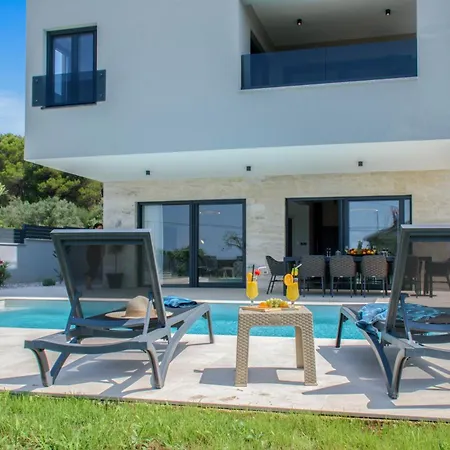 Villa Luxury Sabina With A View Of - By Istrabook *