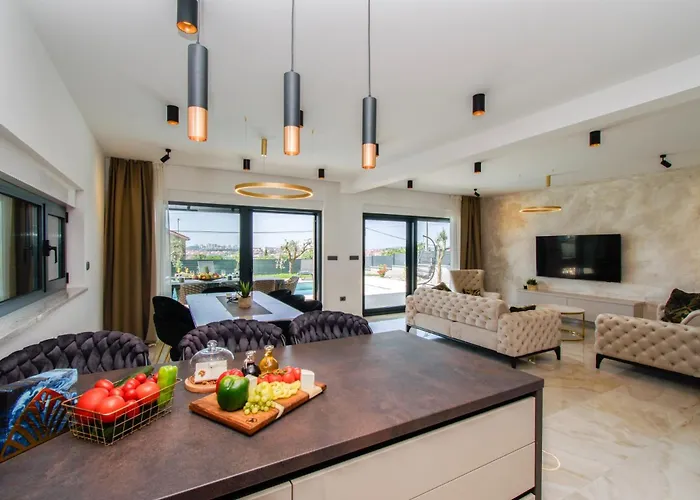 Luxury Sabina With A View Of - By Istrabook فيلة