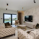 Luxury Sabina With A View Of - By Istrabook Villa *