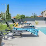 Luxury Sabina With A View Of - By Istrabook Villa