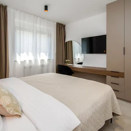 Luxury Sabina With A View Of Villa Pula