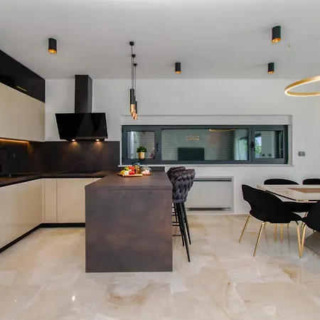 Luxury Sabina With A View Of Villa *