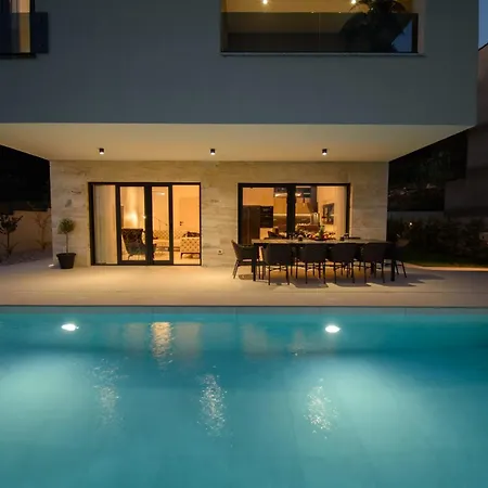 Luxury Sabina With A View Of Villa Pula