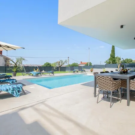 Luxury Sabina With A View Of