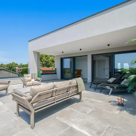 Luxury Sabina With A View Of Villa Pula