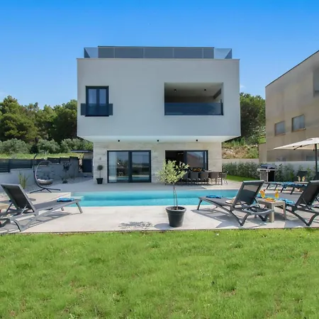 Villa Luxury Sabina With A View Of Pula