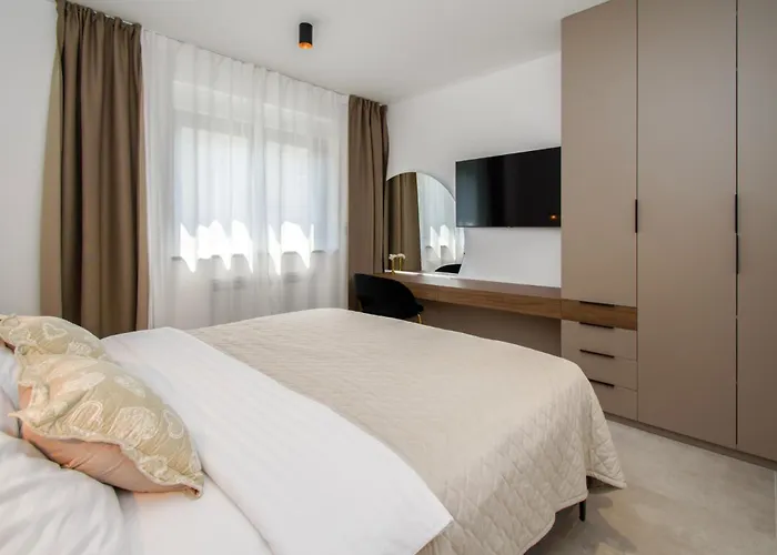 Luxury Sabina With A View Of Villa Pula