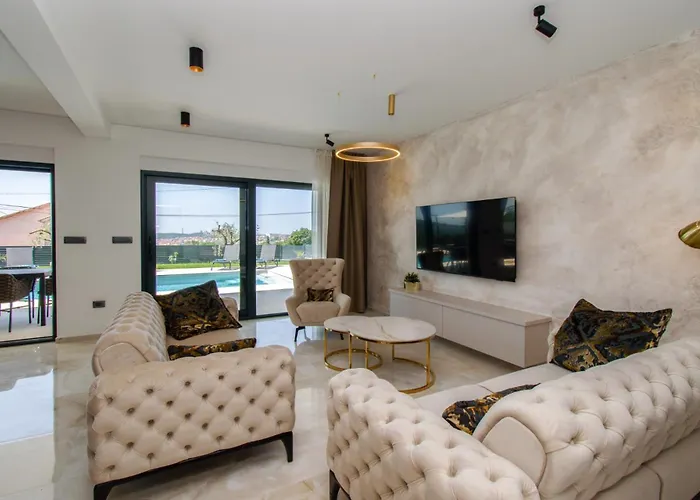 Luxury Sabina With A View Of Villa *