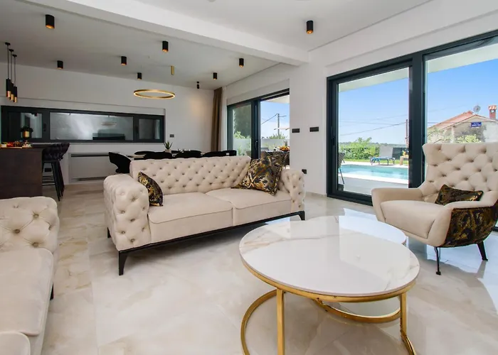 Luxury Sabina With A View Of Villa Pula