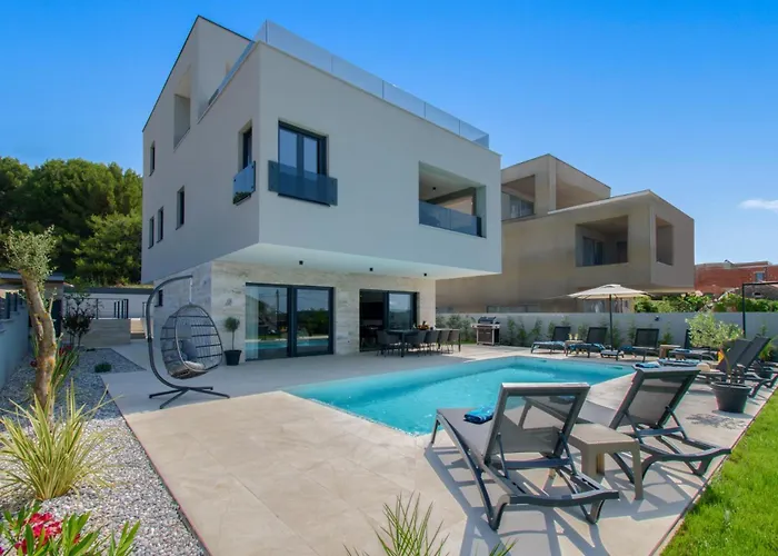 Luxury Sabina With A View Of Pula