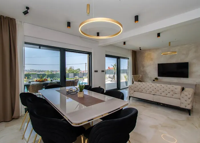 Luxury Sabina With A View Of Villa Pula