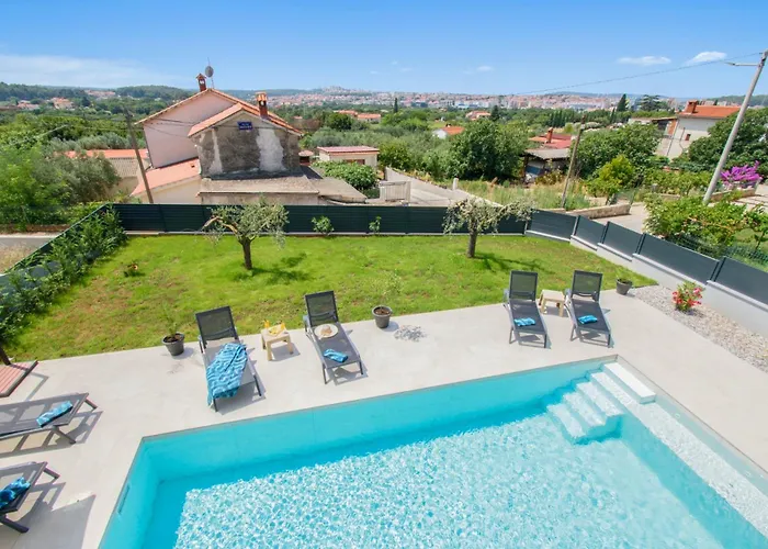 Luxury Sabina With A View Of Villa